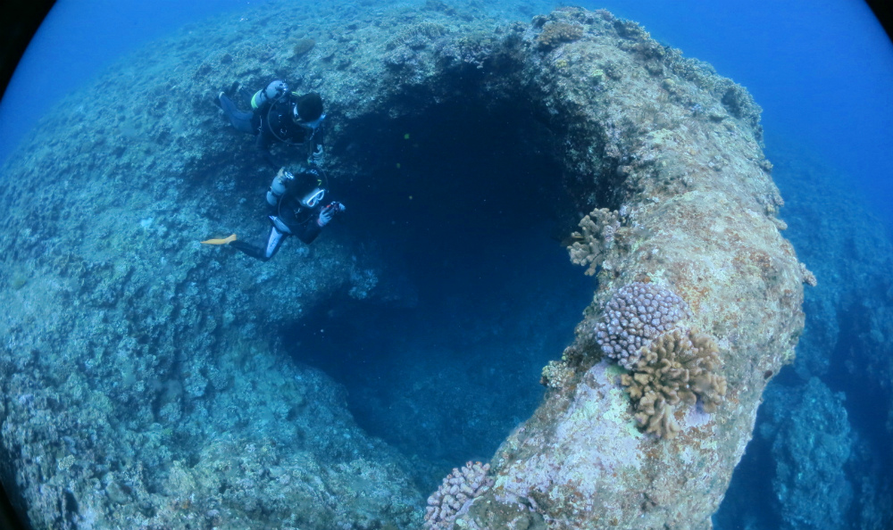宮古島ダイビングで潜るアーチ