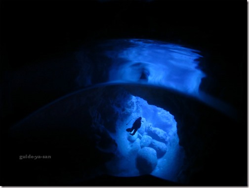 宮古島のダイバーしか行くことのできない青の洞窟