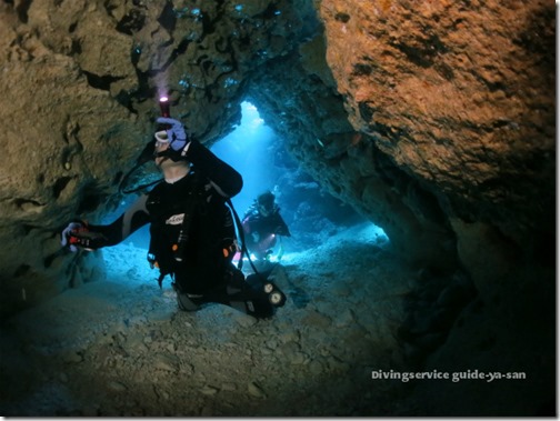 宮古島の海中洞窟